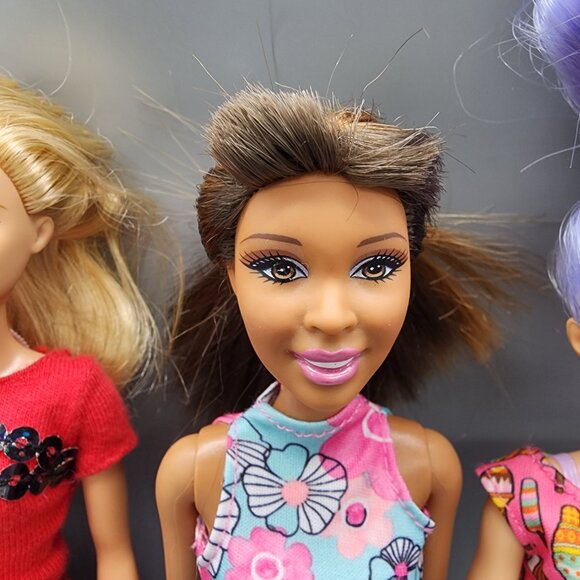 4 Vintage & Modern Barbie Dolls Bundle + Clothes Accessories Mattel 2001-2021 - Picture 14 of 16